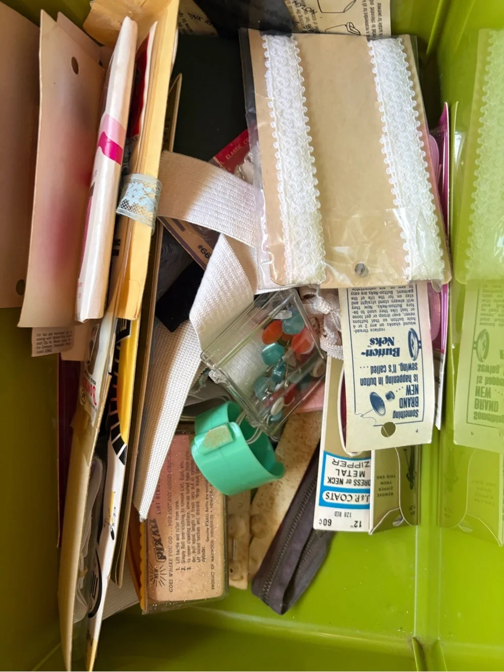 Green Vintage-Style Metal Storage Box with Clear Lid